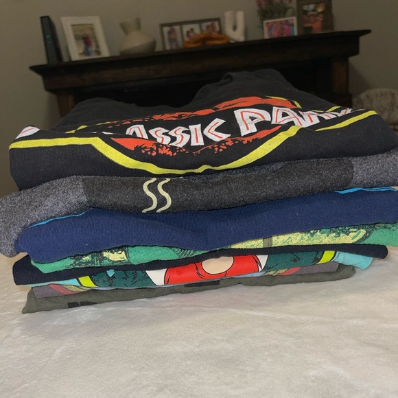 Other - GRAPHIC TEE BUNDLE!!!